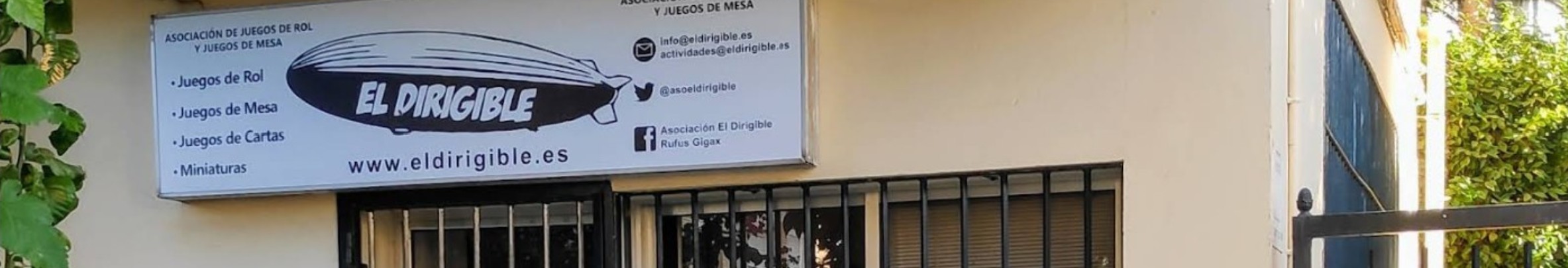 Entrada de la sede de El Dirigible